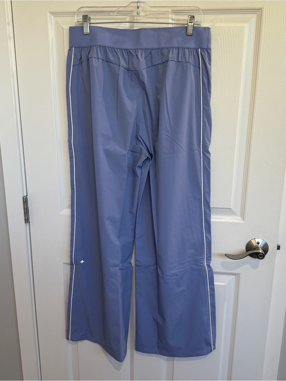 Halara Water Repellent Reflective Mid Rise Straight Leg Yoga Pants - Picture 6 of 7